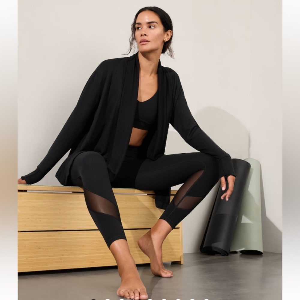 Athleta black soft light layer pranayama wrap